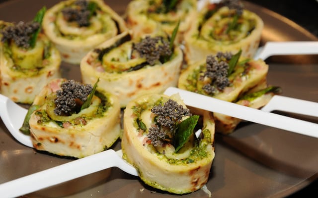 Flammekueche en escargots apéritifs au pesto de roquette et pistaches