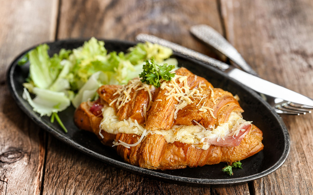 Croissant jambon fromage