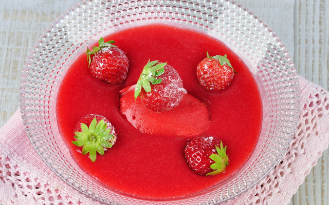 Soupe glacée de fraise à la fraise