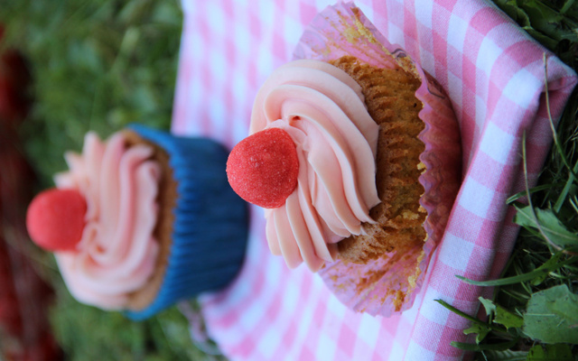 Cupcakes pistaches et fraises bonbons