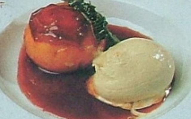 Abricots rôtis et glace à la menthe