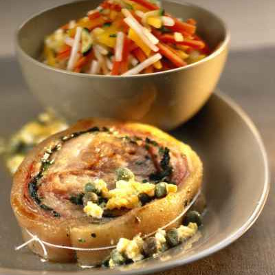 Croustillants de tête de veau et petits légumes