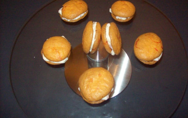 Macarons au citron, saumon fumé et chocolat blanc