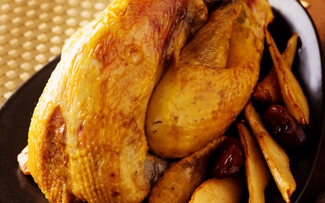 Pintade farcie aux dattes et poires à la cannelle