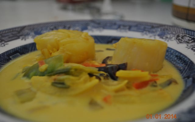 Saint-Jacques sur lit de safran aux légumes