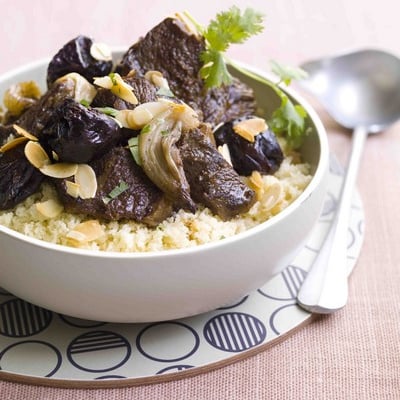 Tajine de joue de bœuf aux pruneaux et amandes
