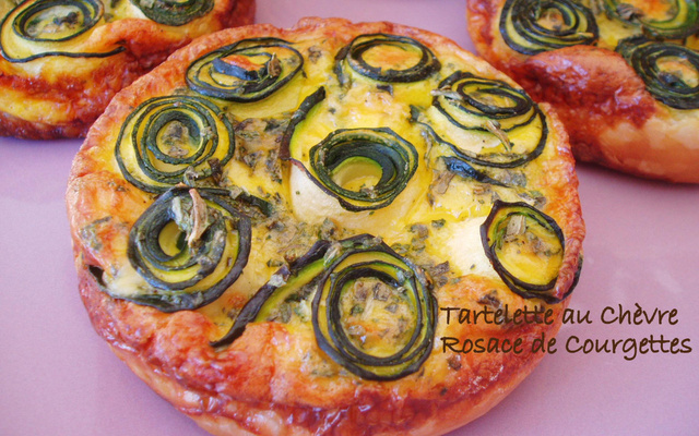 Tartelette au chèvre et rosace de courgettes