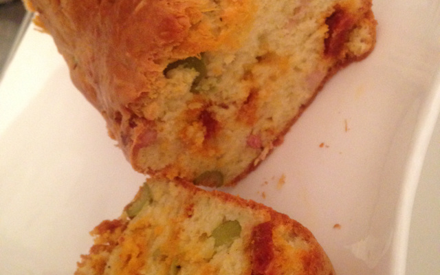Cake au jambon et olives