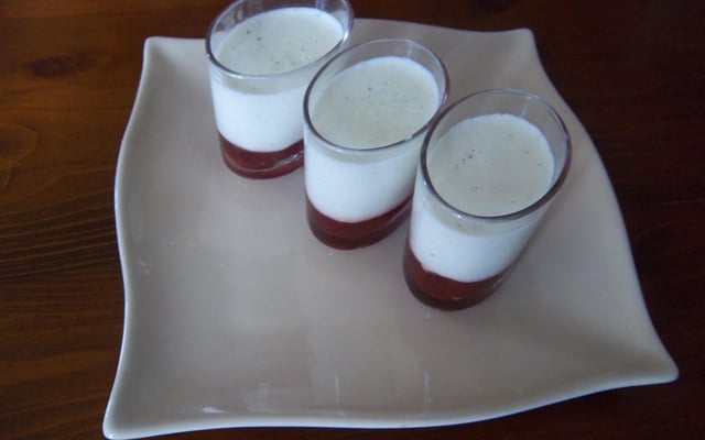 Verrines de panna cotta à la fraise