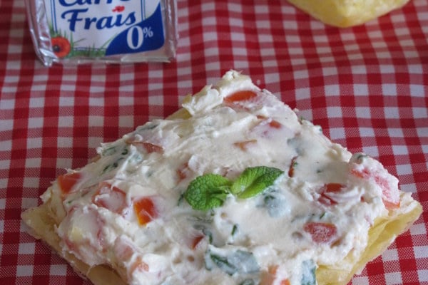 Tartine au carré frais®, tomates cerises, menthe et citron