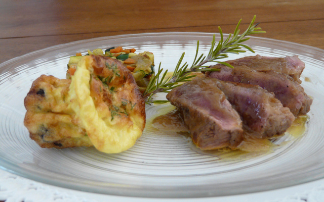 Noisettes d'agneau au petits légumes et son flan aux cèpes
