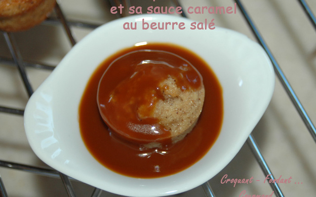 Financier pomme-noisette et sa sauce caramel au beurre salé