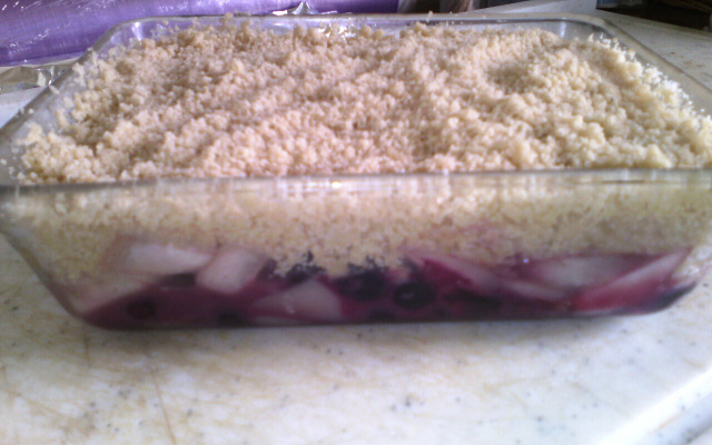 Crumble pêches et myrtilles