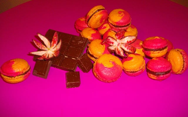 Macarons chocolat au lait fruit de la passion