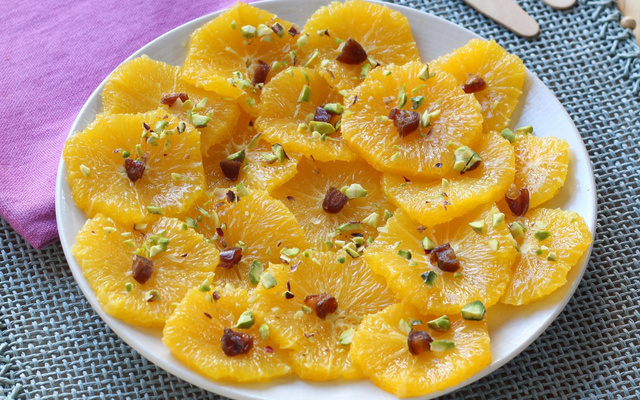 Salade d’orange aux dattes et aux pistaches