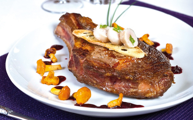 Côte de bœuf aux girolles