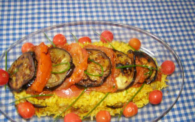 Mille-feuille d'aubergines tomates et riz (au curcuma)