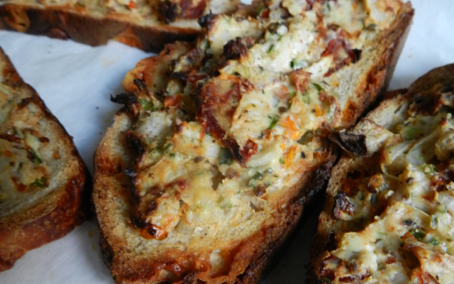 Crostinis au philadelphia fines herbes et tomates séchées
