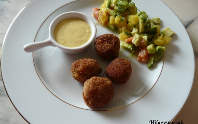 Boulettes de crevettes et salade crue