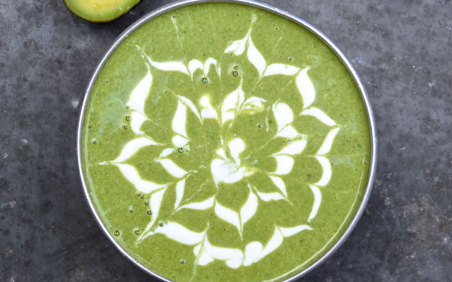 Soupe d'Avocat et d'Edamame