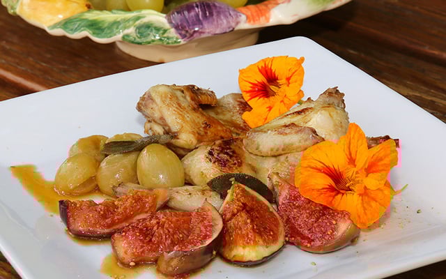 Cailles rôties aux figues et aux raisins muscats
