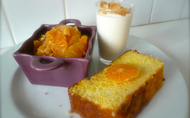 Gâteau mouillé de semoule à l'orange