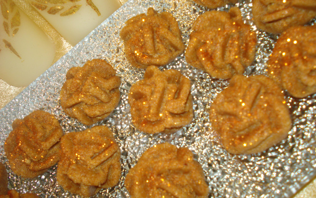 Rose des sables aux noisettes entières grillées et au miel