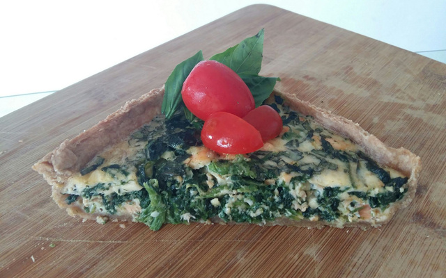Quiche aux dès saumon et épinards à la crème