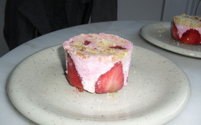 Le Fraisier au fromage blanc et soupe de fraise
