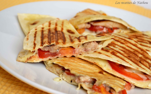 Quesadillas aux sardines, tomates et mozzarella