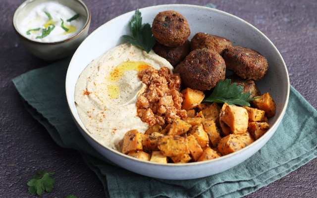 Bowl aux falafels à l'émietté végétal tomate & piment rouge