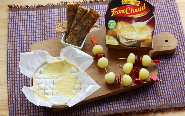 Mini brochettes pommes de terre et magret séché, faux crackers et From'Chaud