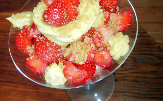 Verrine de fraises aux amandes et huile de sésame