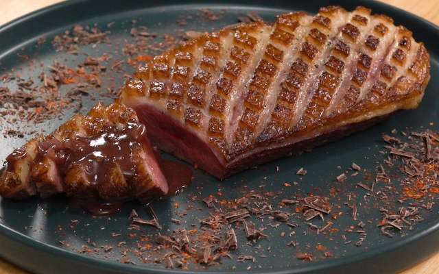 Magret de canard et sauce au cacao