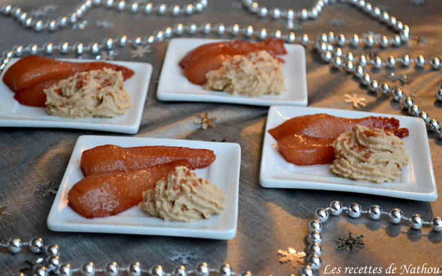 Poires pochées au Porto et mousse de foie gras