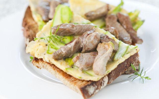 Tartine d'agneau aux asperges