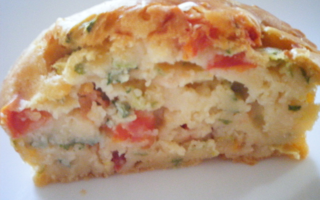 Cake tomate courgette aux fanes de radis