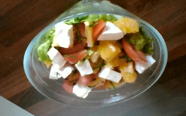 Salade multicolore aux fèves, à l'orange et au pamplemousse
