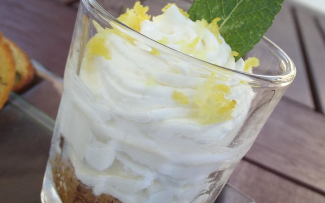 Mousse au citron vert sur son lit de spéculoos