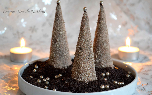 Sapins de Noël en chocolat, fourrés à la mousse de chamallows