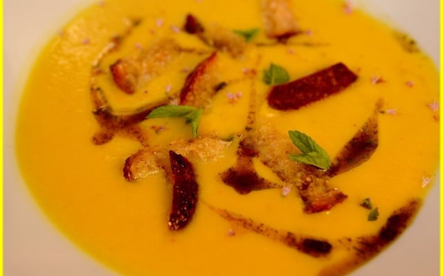 Crème glacée de courgette jaune, pesto de menthe