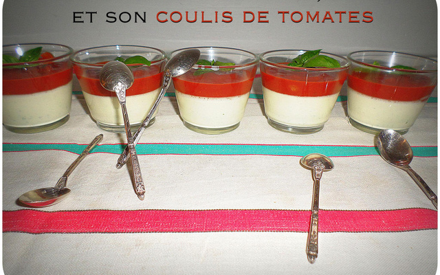 Panna cotta mozzarella, basilic et son coulis de tomates