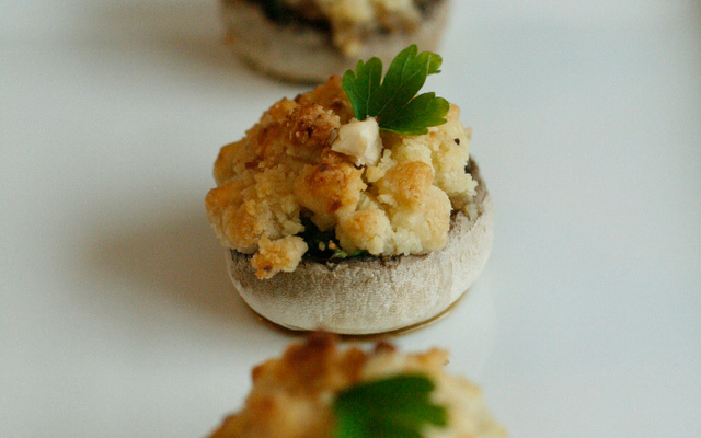 Champignons farcis en crumble de noisettes