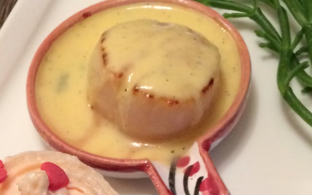 Noix de St jaques rôties sauce vanille/orange