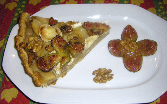 Tarte pommes figues noix et chêvre