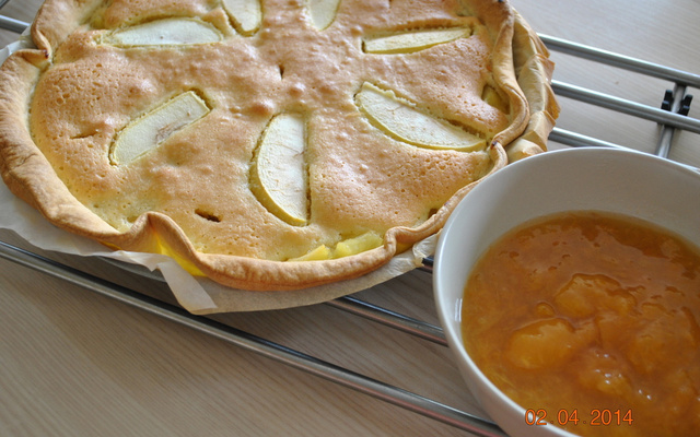 Tarte aux pommes couverte, compote d'abricots