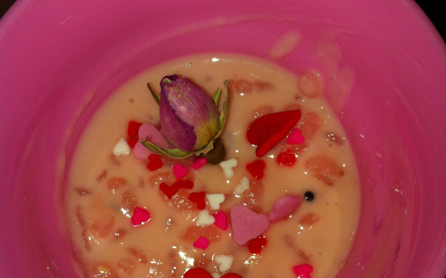 Riz au lait au sirop de fraise Moulin de Valdonne et petales  de rose