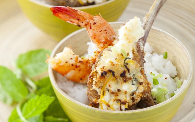 Côtes d'agneau aux gambas