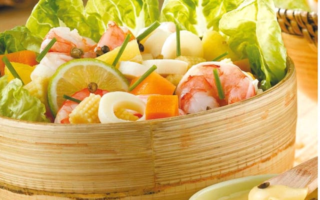 Salade exotique aux crevettes