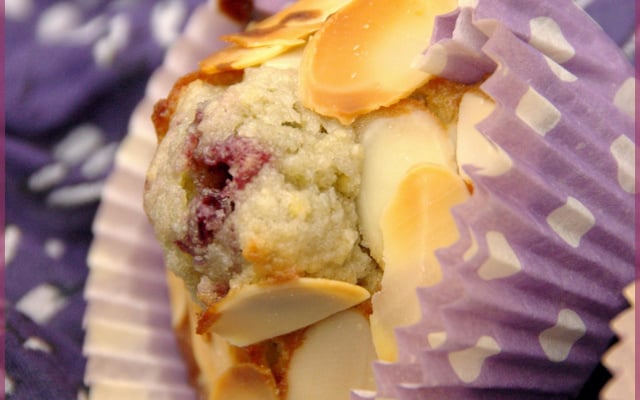 Moelleux aux amandes, cœur myrtille